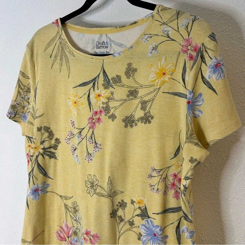 Croft & Barrow Yellow Floral Short Sleeve Classic Tee Size Large - Picture 2 of 5